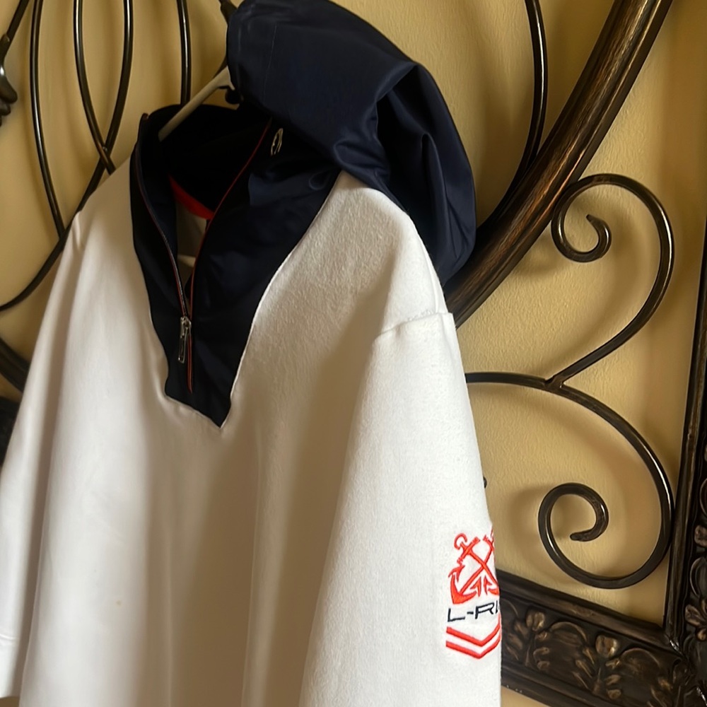 Sweatshirt in good condition.